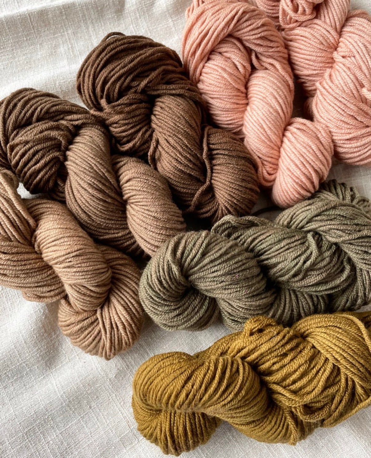 Naturally dyed yarns with earthy colours from the YARNS collection