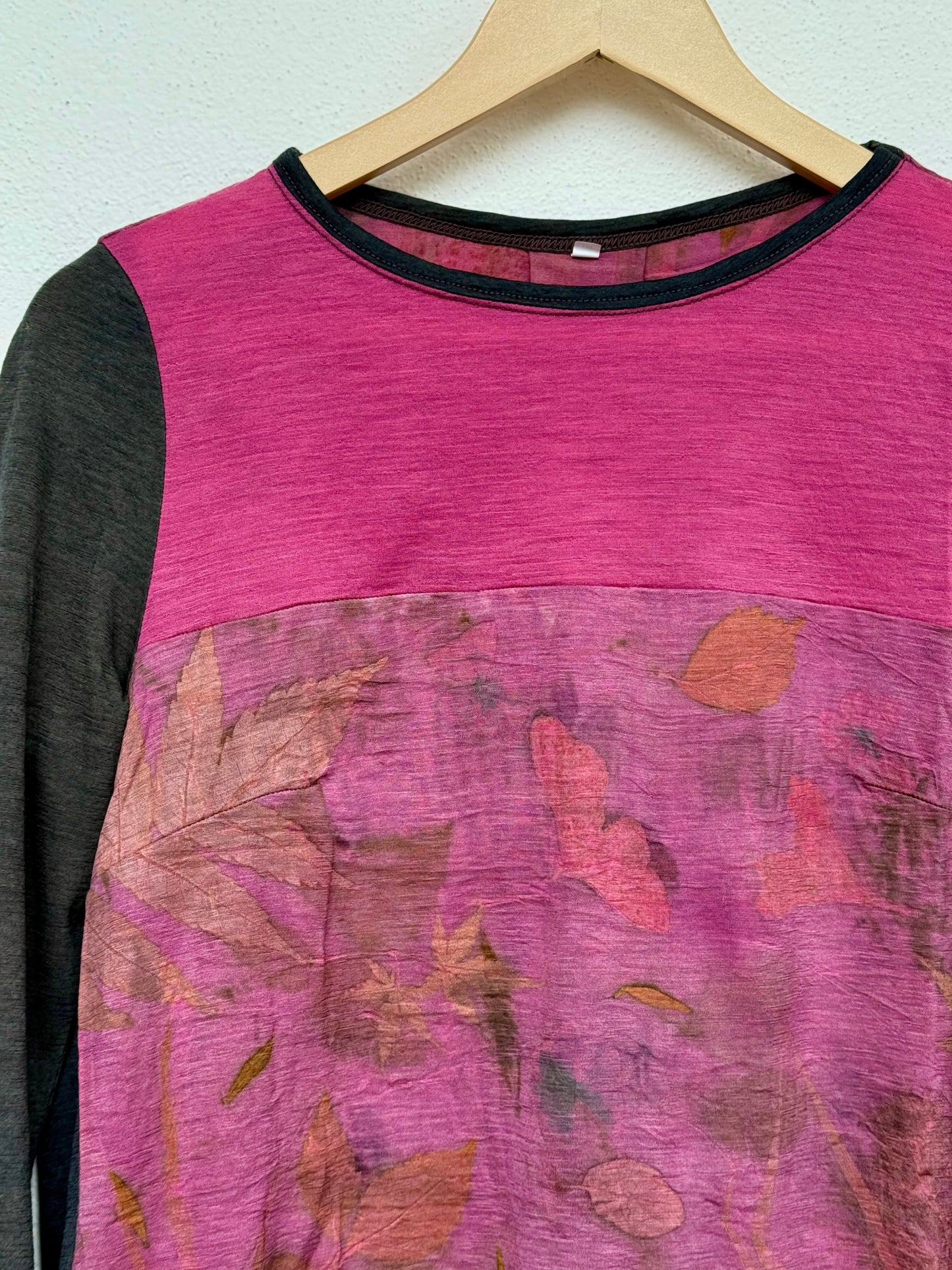 Pink and gray naturally dyed women's merino top - detail of the front part