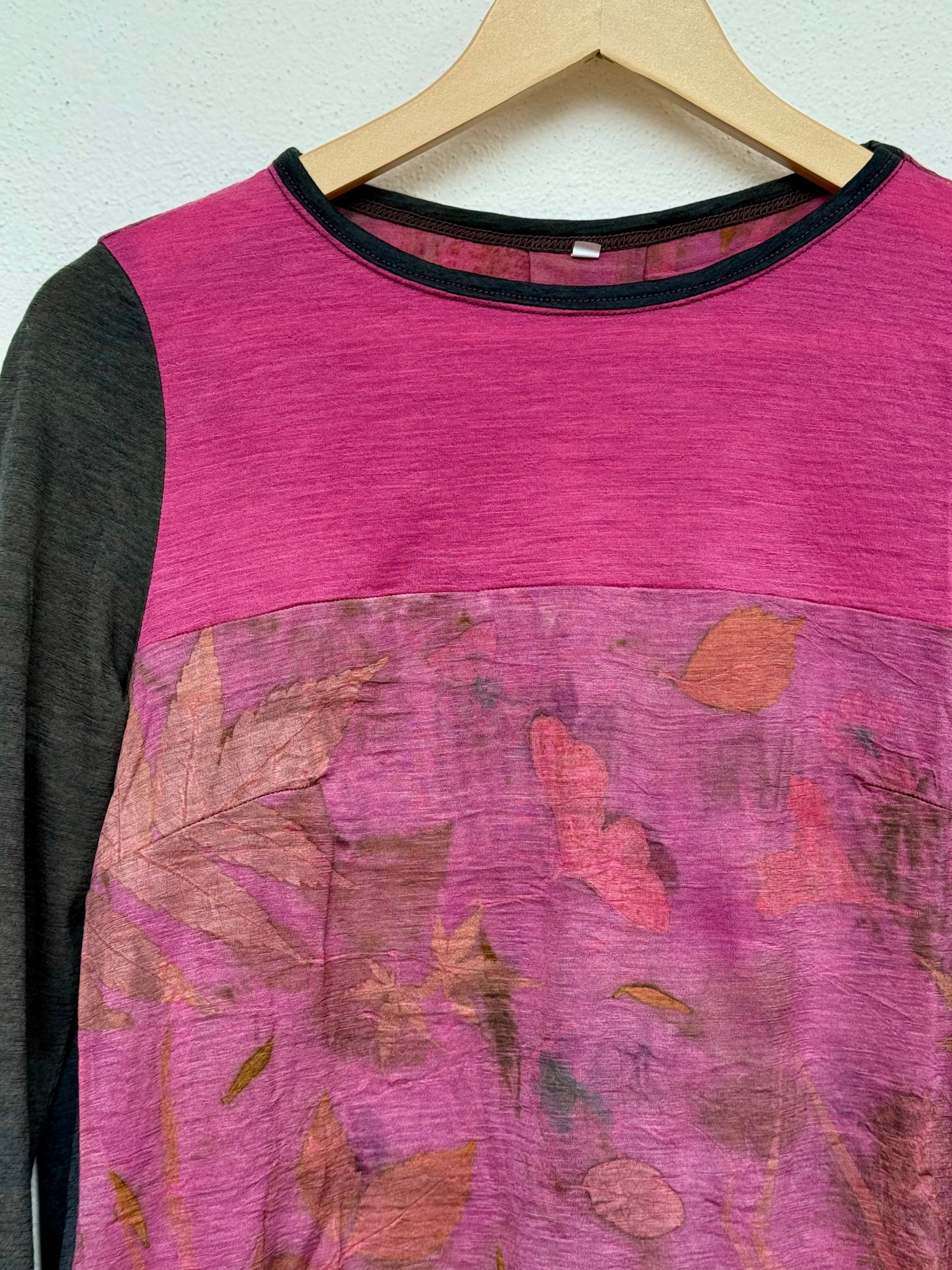 Pink and gray naturally dyed women's merino top - detail of the front part