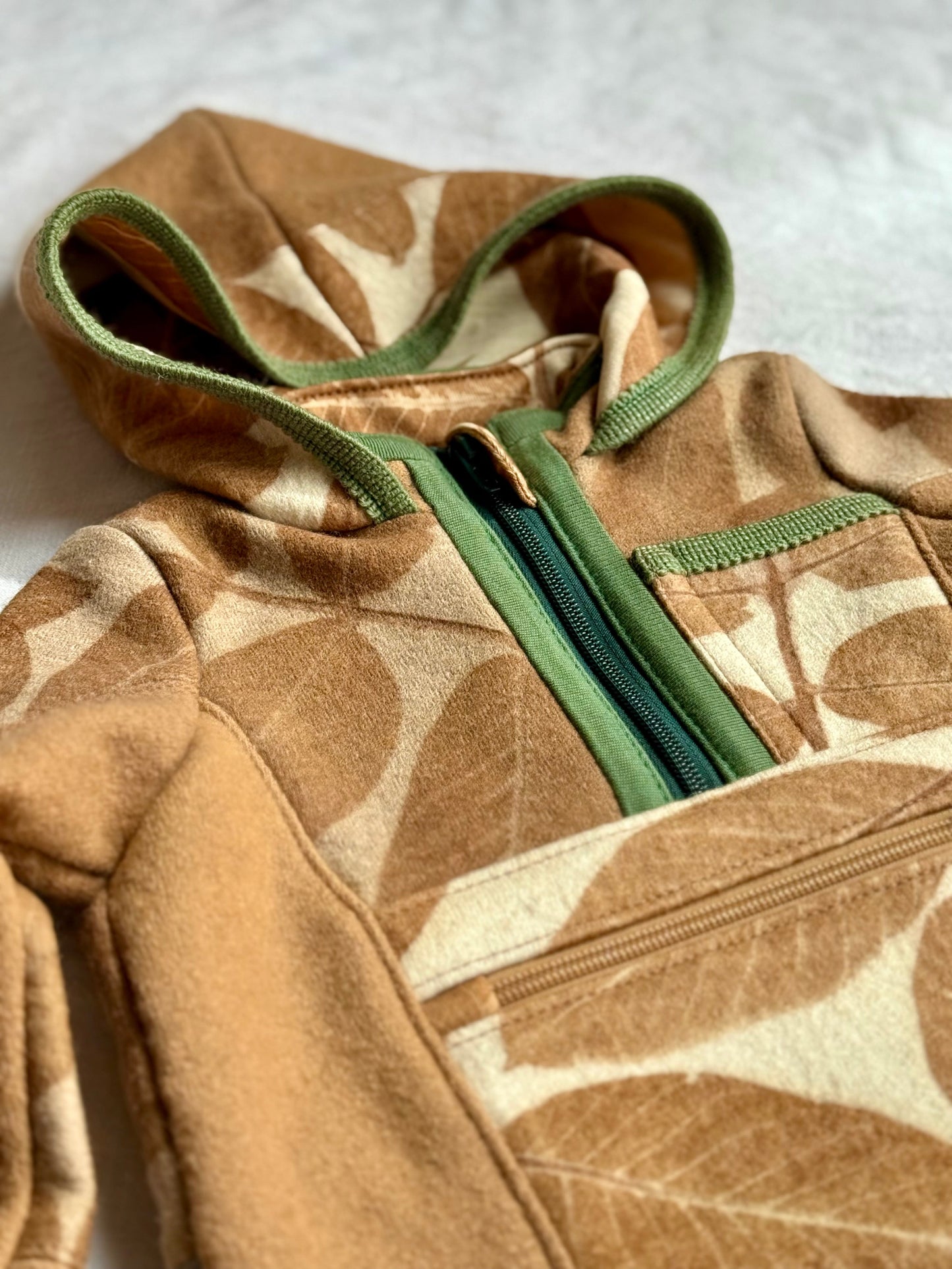 walnut dyed hoodie for kids with green zipper on front