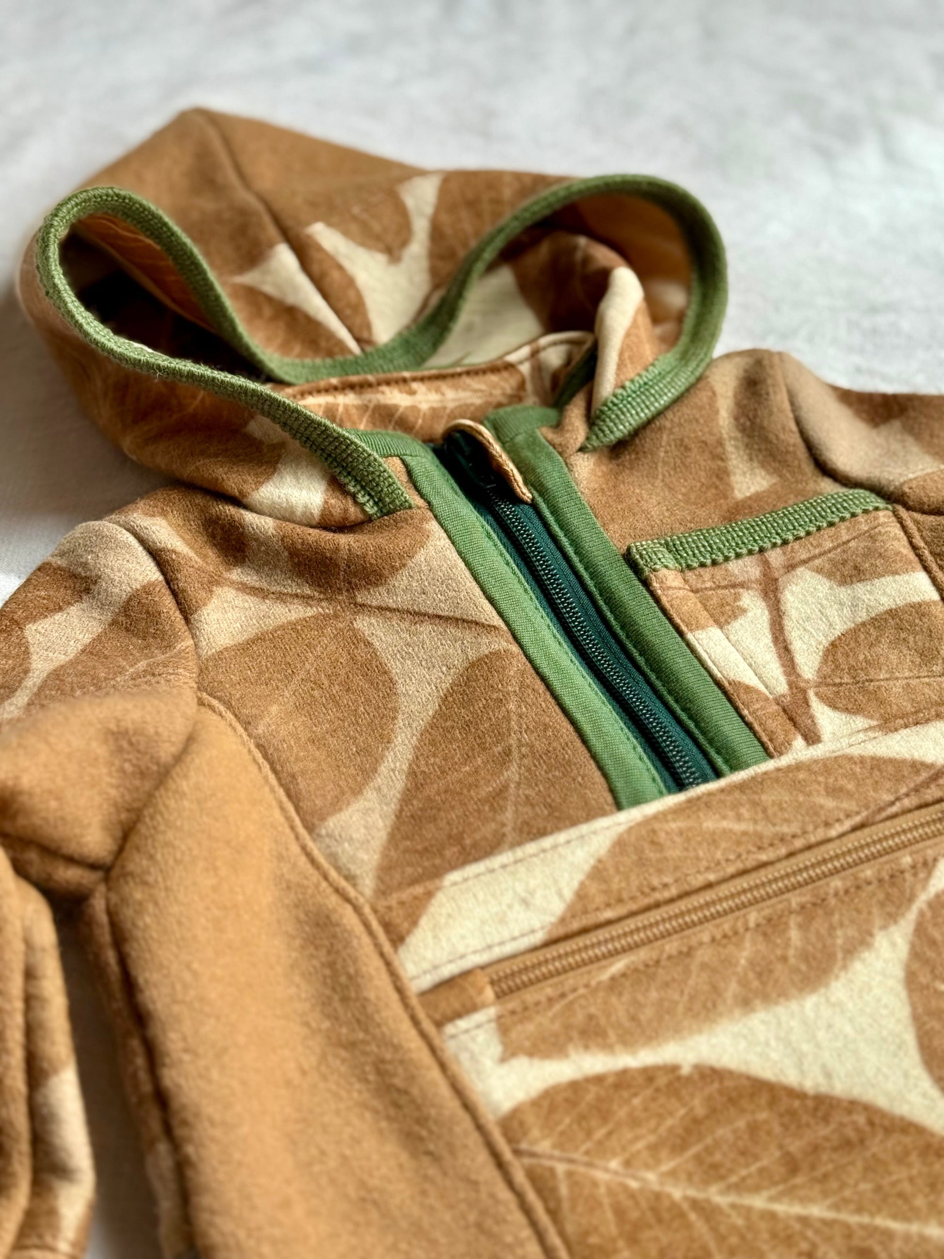 walnut dyed hoodie for kids with green zipper on front