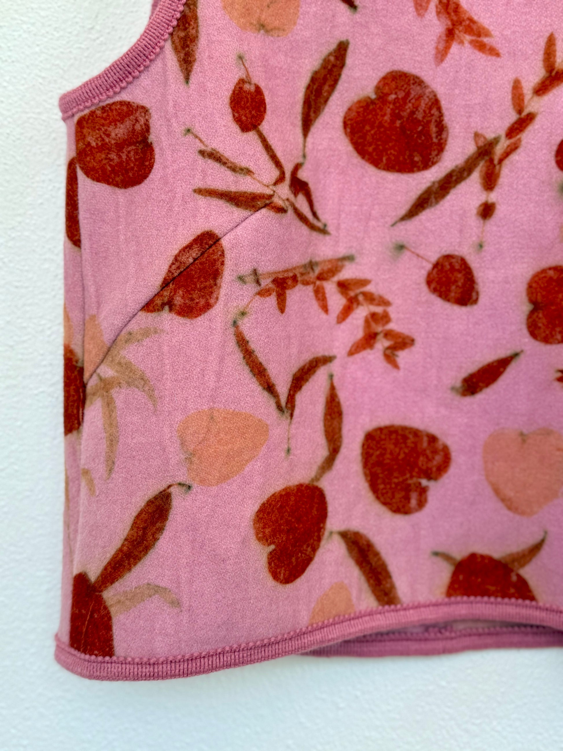  pink vest naturally dyed with cochineal and eco-printed with eucalyptus leaves - detail of the front part