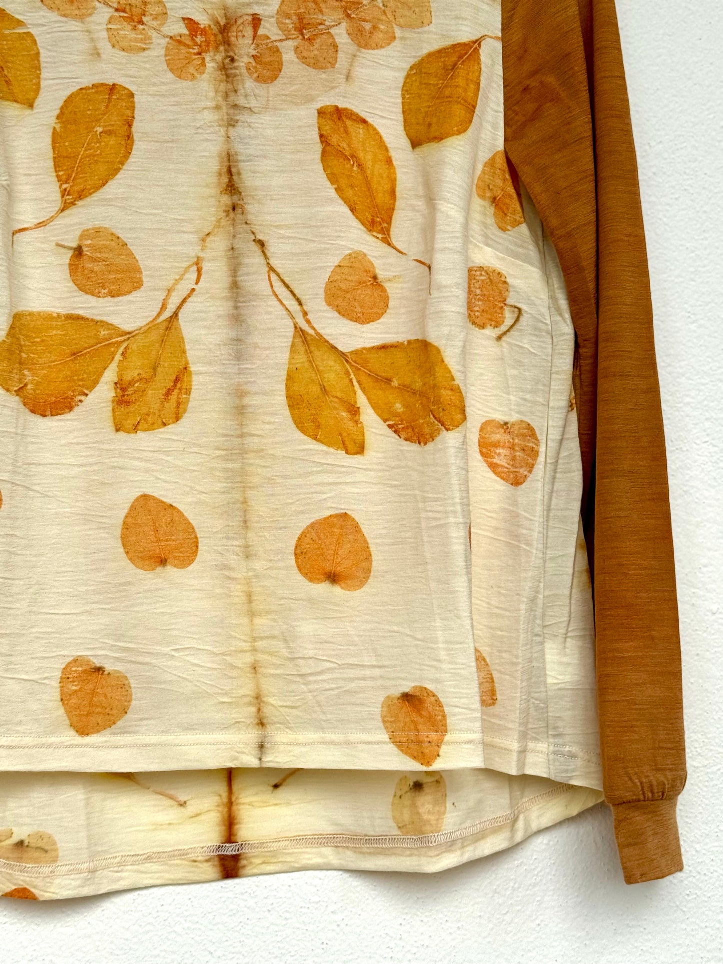 orange sleeve and orange eco-print naturally dyed on merino wool top