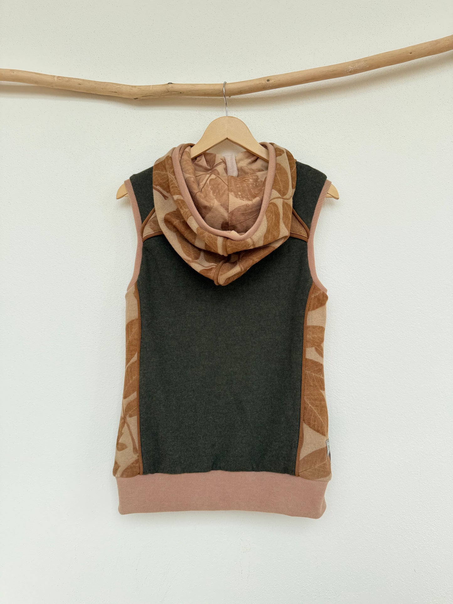 WOMEN'S NATURE VEST, 36