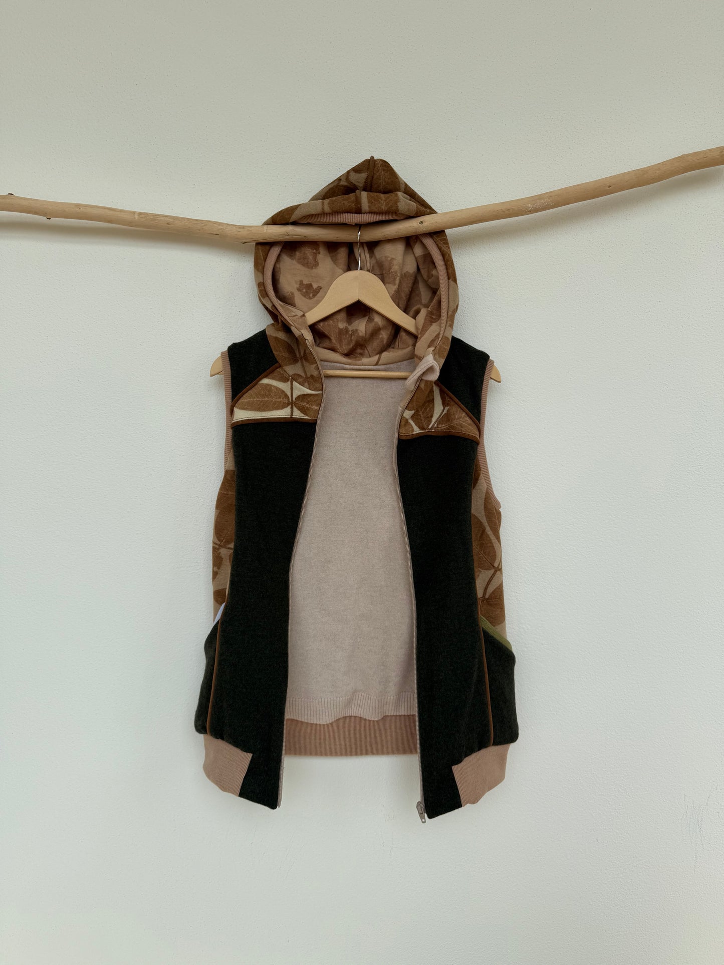 WOMEN'S NATURE VEST, 36