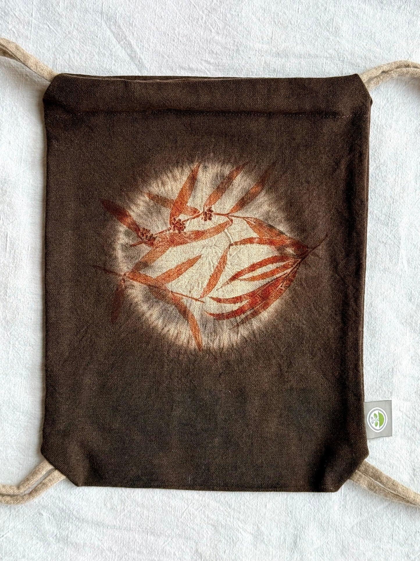 front part of a woolen drawstring bag with eucalyptus, logwood and cutch by DOT 'N' POT