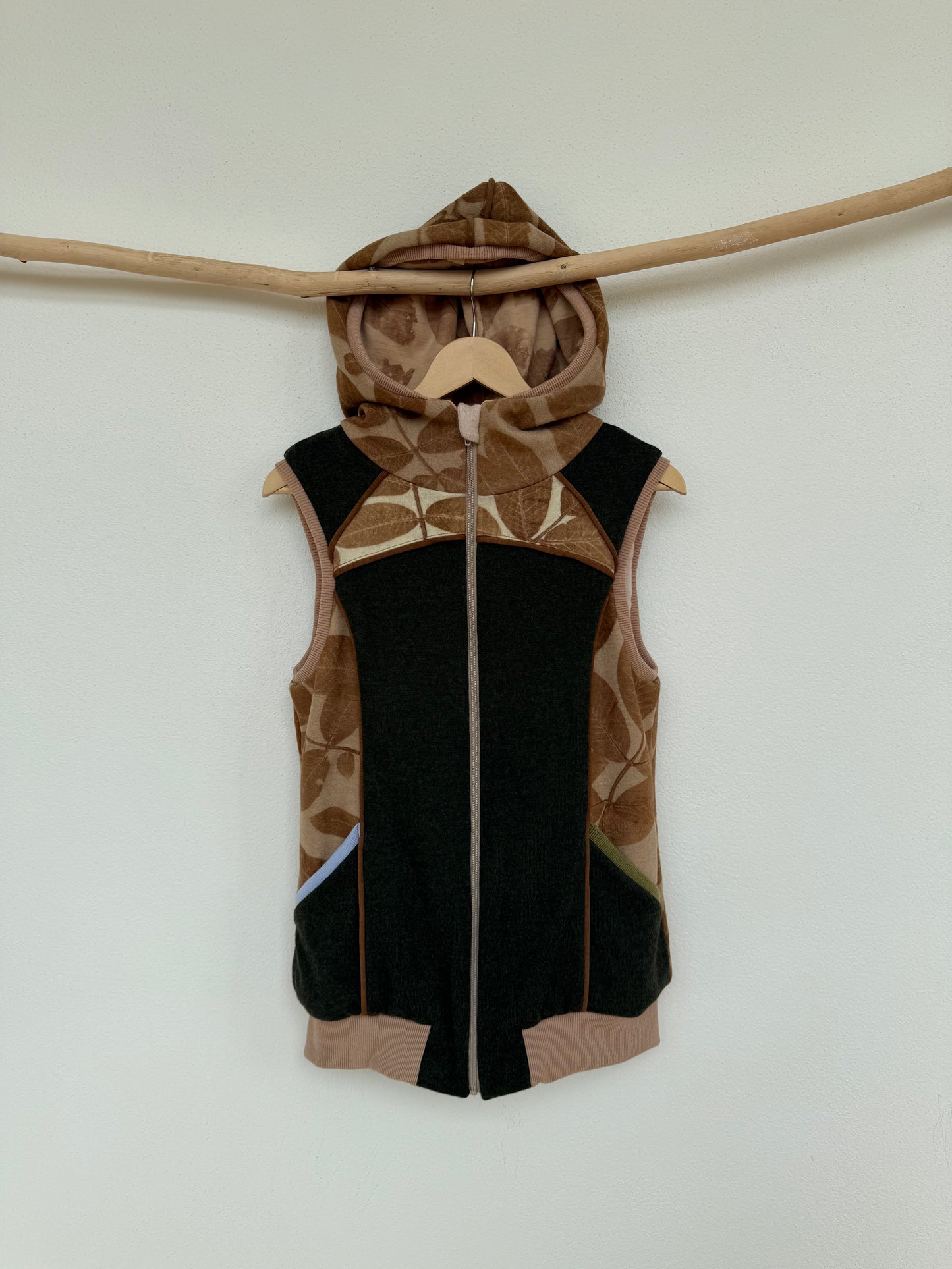 WOMEN'S NATURE VEST, 36