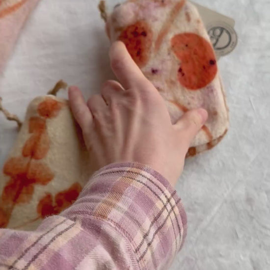 video of the 6. naturally dyed and eco-printed woolen purse by DOT 'N' POT