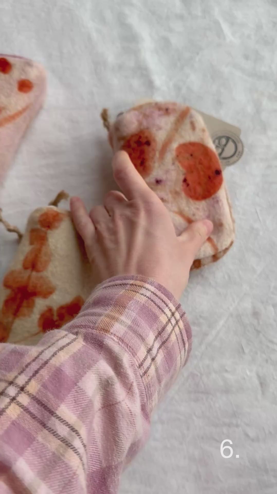 video of the 6. naturally dyed and eco-printed woolen purse by DOT 'N' POT