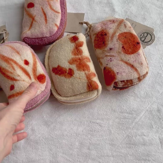 video of the 3. naturally dyed and eco-printed woolen purse by DOT 'N' POT