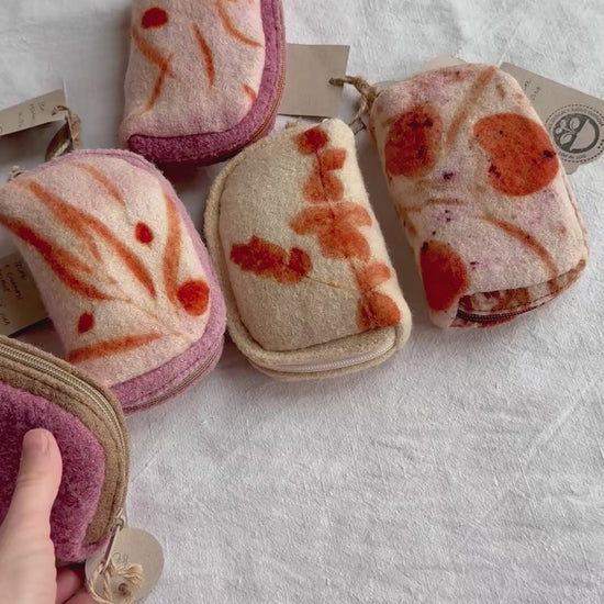 video of the 2. naturally dyed and eco-printed woolen purse by DOT 'N' POT